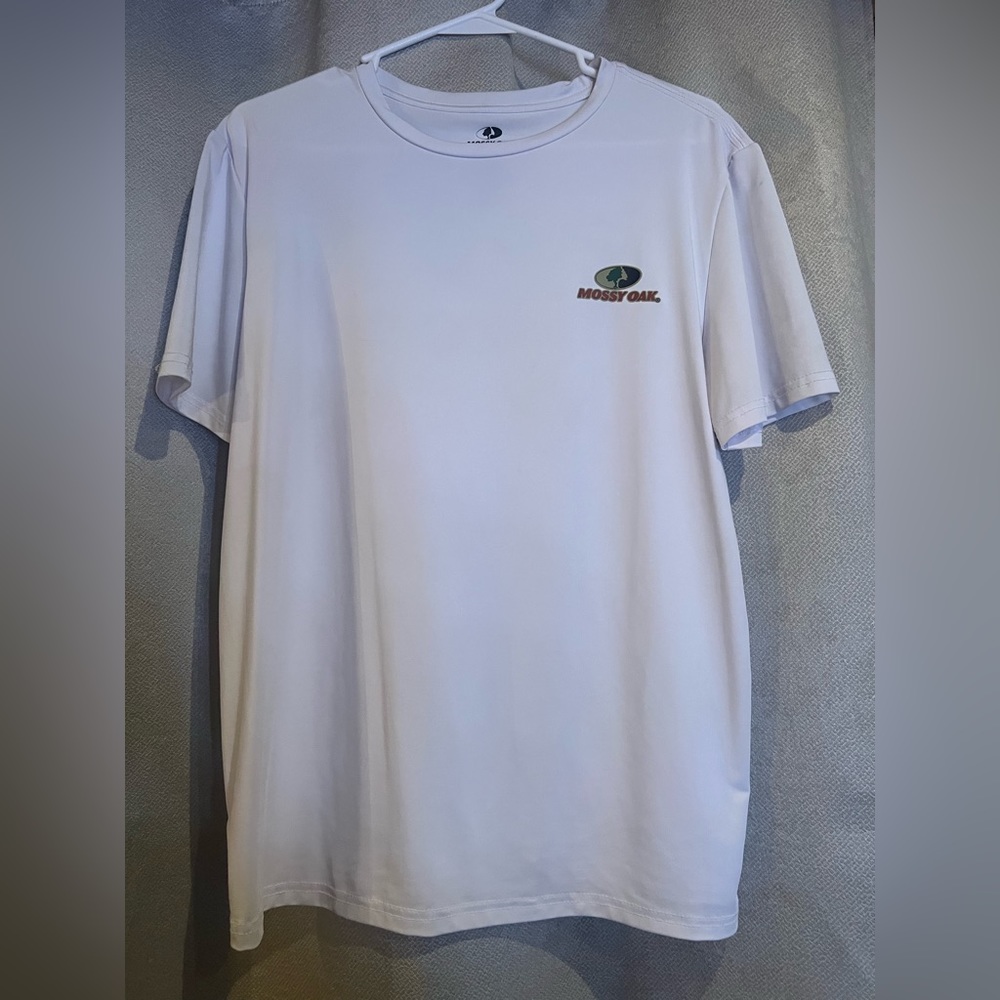 A white T-shirt, lightweight mossy oak